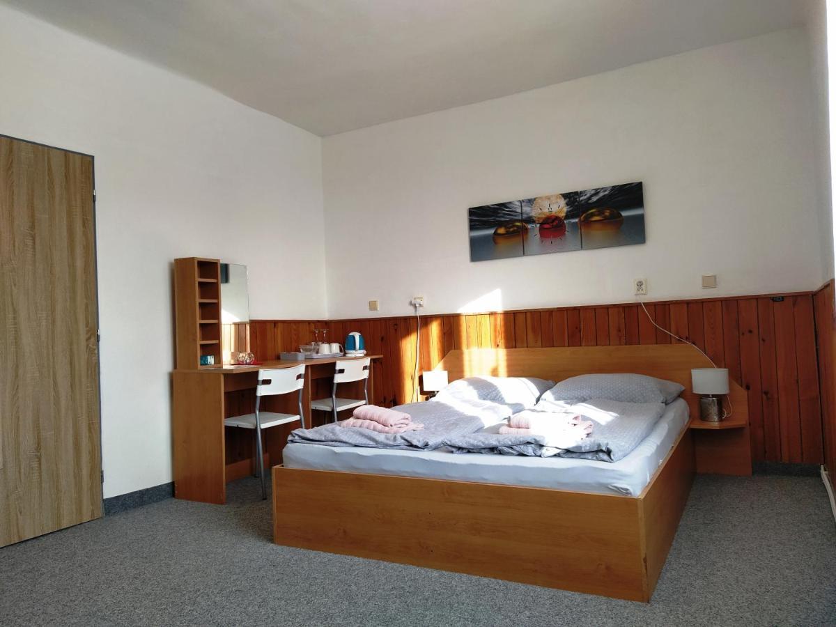 Hotel Prazdninovy Dum Na Panorame Jáchymov Exterior foto